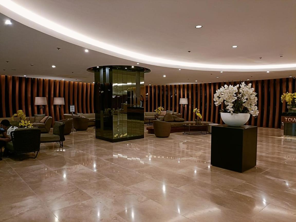 Home Away From Home Manila Bagian luar foto
