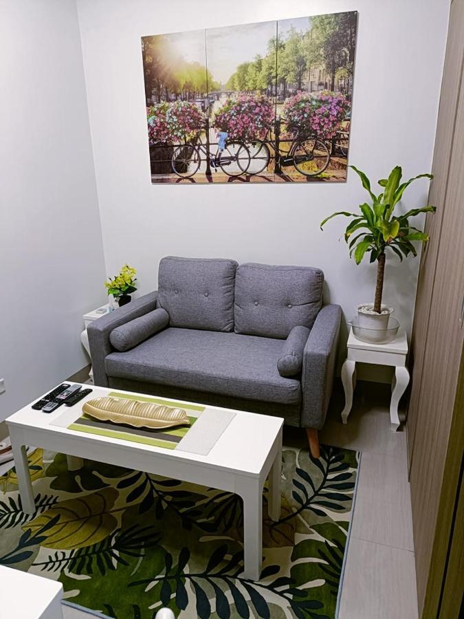 Home Away From Home Manila Bagian luar foto