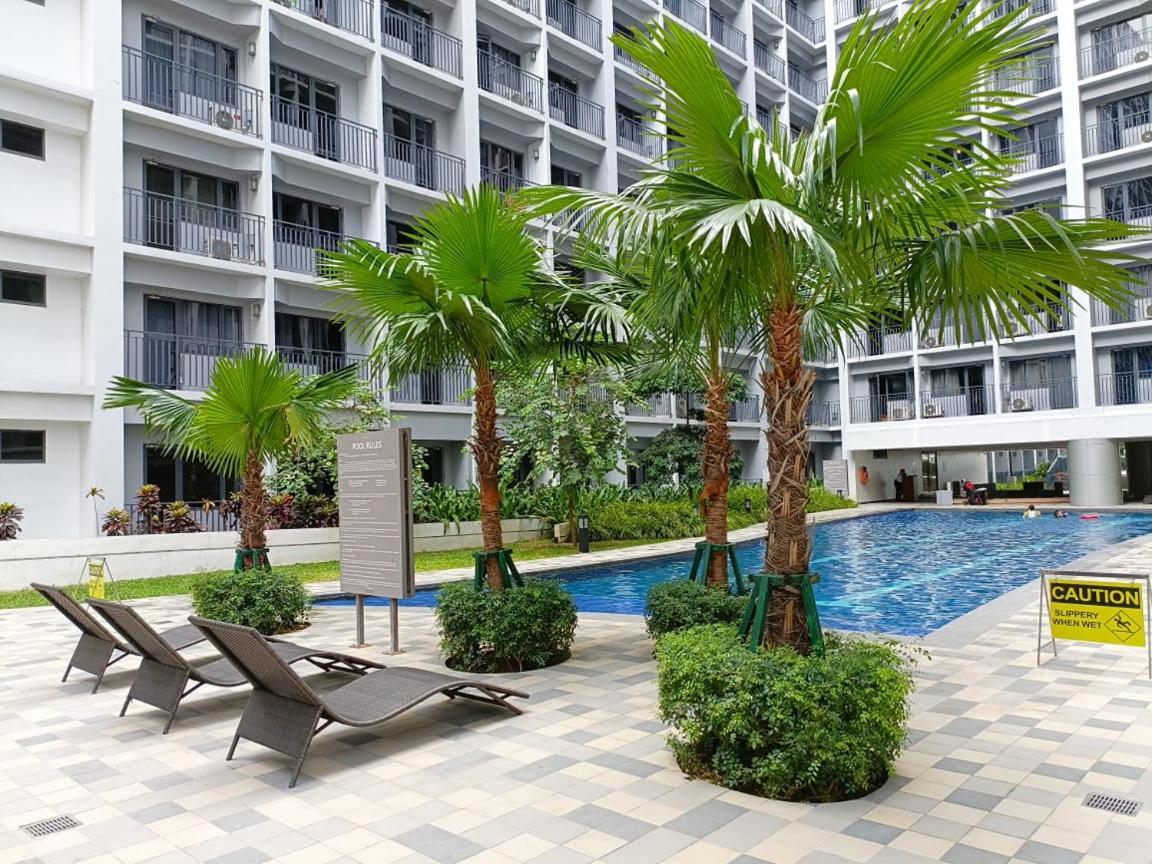 Home Away From Home Manila Bagian luar foto