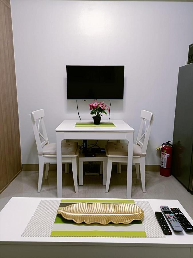 Home Away From Home Manila Bagian luar foto